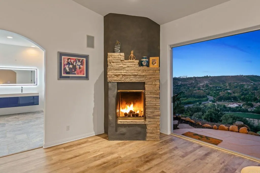 https://cdn.realtyfeed.com/cdn/127/306645713/ba262b32b3827e353f3014d5dc2998f0.webp