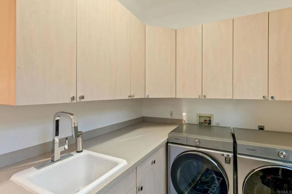 https://cdn.realtyfeed.com/cdn/127/306645713/cf4b5273b28647f31a9c6bb50c4ba8b0.webp