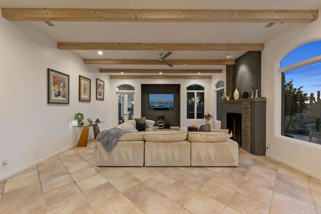 https://cdn.realtyfeed.com/cdn/127/306645713/df495ac5b9ff2174835e00bf33b2d44e.webp