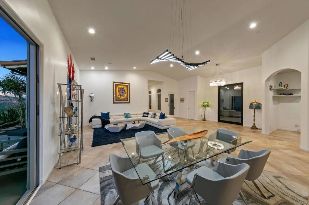 https://cdn.realtyfeed.com/cdn/127/306645713/eb4d9a2d60bbec5096580942ff86585d.webp