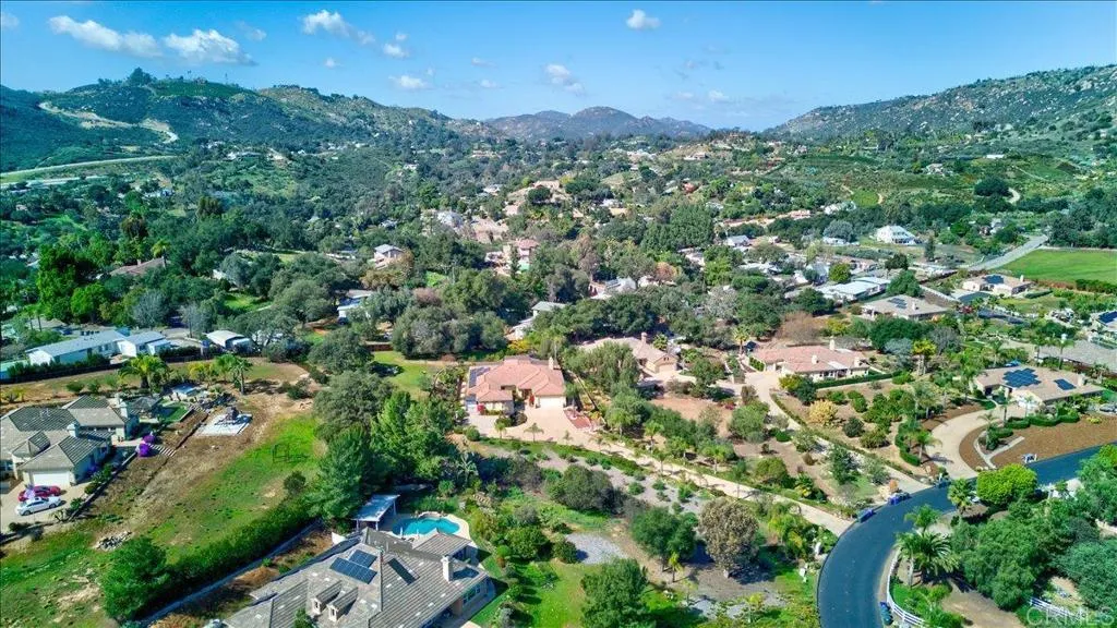 https://cdn.realtyfeed.com/cdn/127/306645718/12a6c4295ce791d4b418adf1baa24b47.webp