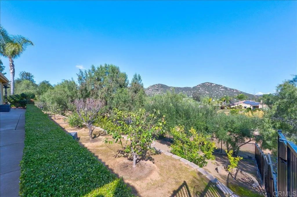 https://cdn.realtyfeed.com/cdn/127/306645718/51ab9d54be7436459c6e61f90ce54ee7.webp