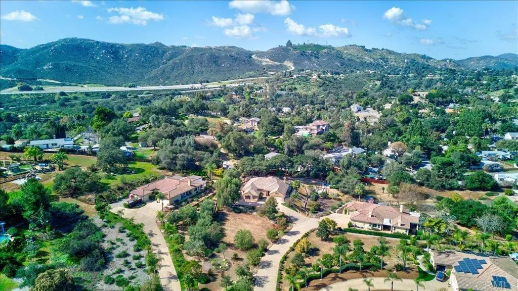 https://cdn.realtyfeed.com/cdn/127/306645718/5e861ed53842b17dd7c29ef9c5841edc.webp