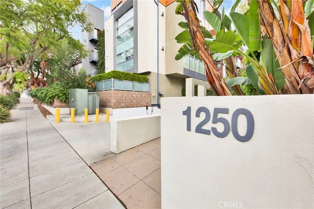1250 N Harper Unit 303, West Hollywood, CA 90046 - Photo 2 of 23, West Hollywood, CA