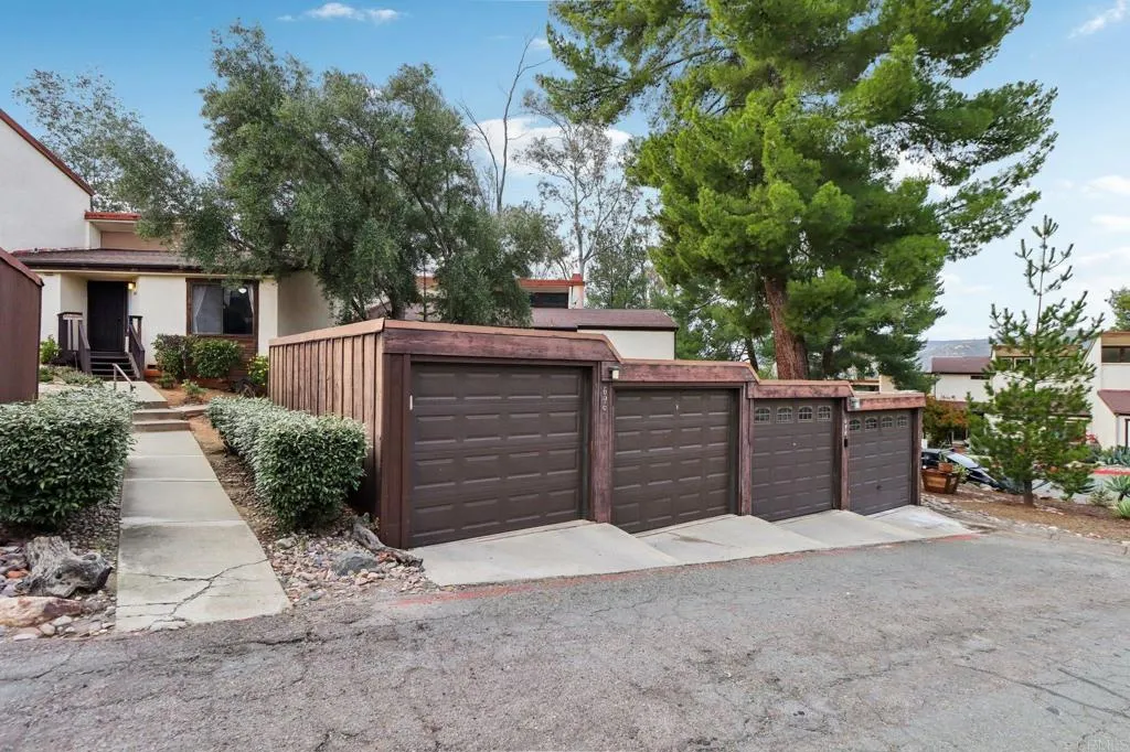 https://cdn.realtyfeed.com/cdn/127/306645824/93ce29829cfd6ee708526974539aa998.webp