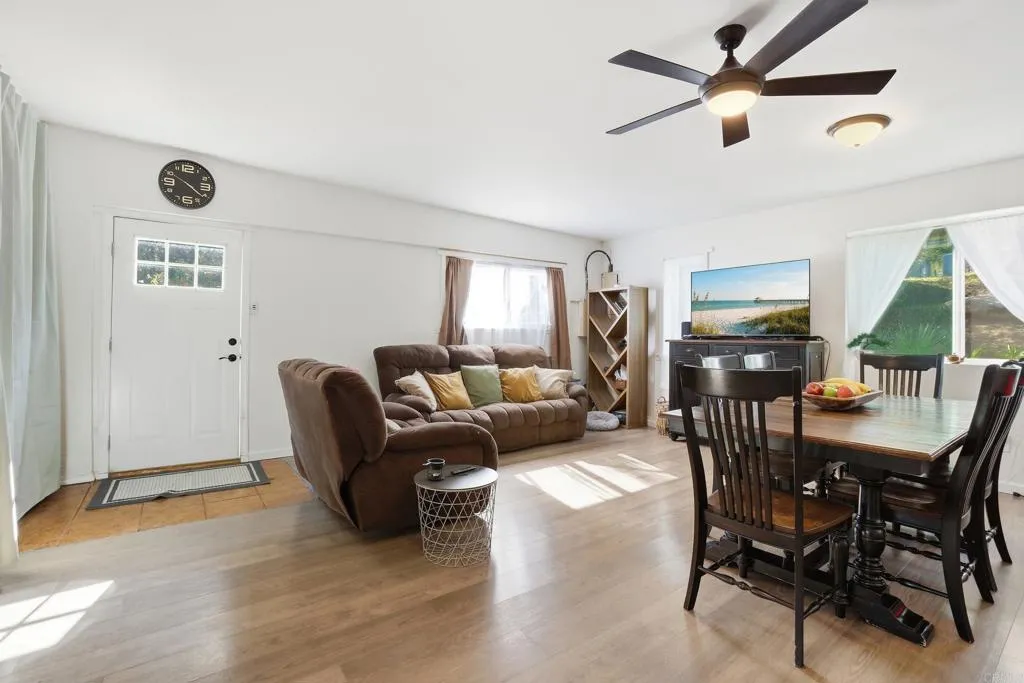 https://cdn.realtyfeed.com/cdn/127/306645904/49a8afdc21ba41719c65cc6e075eb4d1.webp