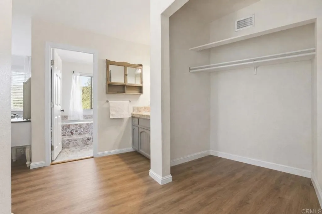 https://cdn.realtyfeed.com/cdn/127/306645904/5d4aa825b40a4aa8401ed1450e85cab7.webp