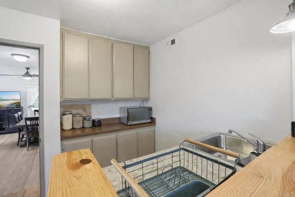 https://cdn.realtyfeed.com/cdn/127/306645904/a8a5f50a7cef4b647237132f88b5b94d.webp
