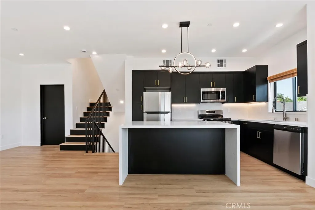 listing main picture