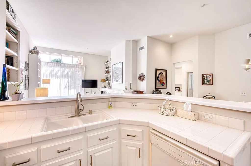 1204 Solvay Aisle, Irvine, CA 92606 - Photo 5 of 23, Irvine, CA