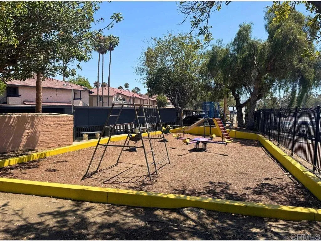 https://cdn.realtyfeed.com/cdn/127/306645969/c3a6444e86479696ba0e52ec2c040c01.webp