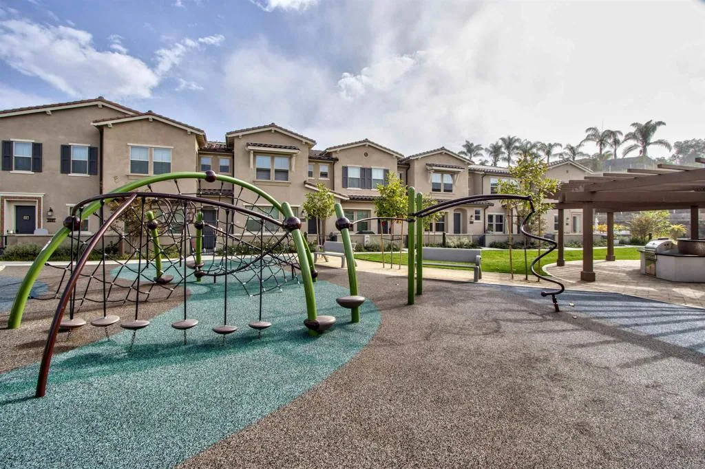 1089 Delpy View Point, Vista, CA, 92084