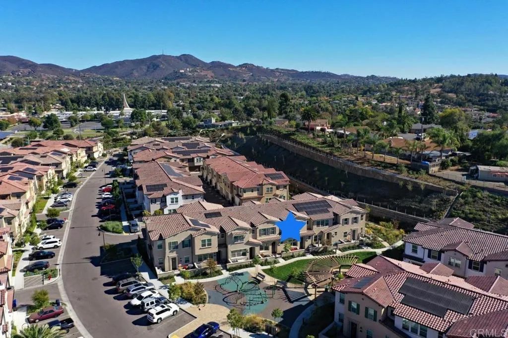 1089 Delpy View Point, Vista, CA, 92084