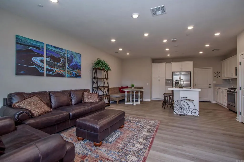 1089 Delpy View Point, Vista, CA, 92084