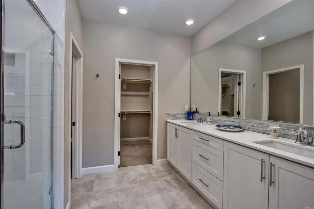 1089 Delpy View Point, Vista, CA, 92084