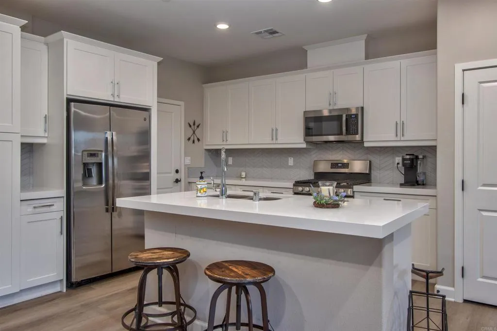 1089 Delpy View Point, Vista, CA, 92084