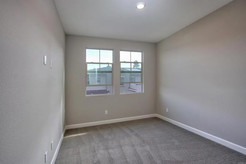 1089 Delpy View Point, Vista, CA, 92084