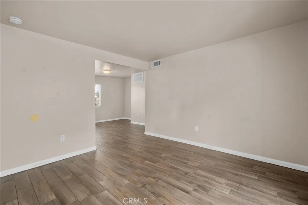 https://cdn.realtyfeed.com/cdn/127/306646030/df0cdce17b158d89abd0d866eefd30b0.webp