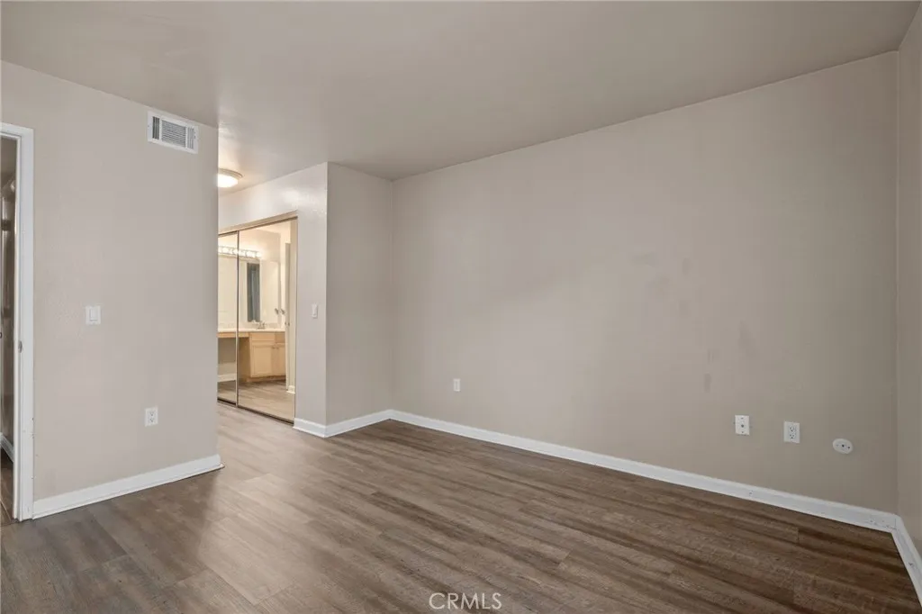 https://cdn.realtyfeed.com/cdn/127/306646030/e6c725da9ce6d8d2b4d9dce2ffcb095a.webp