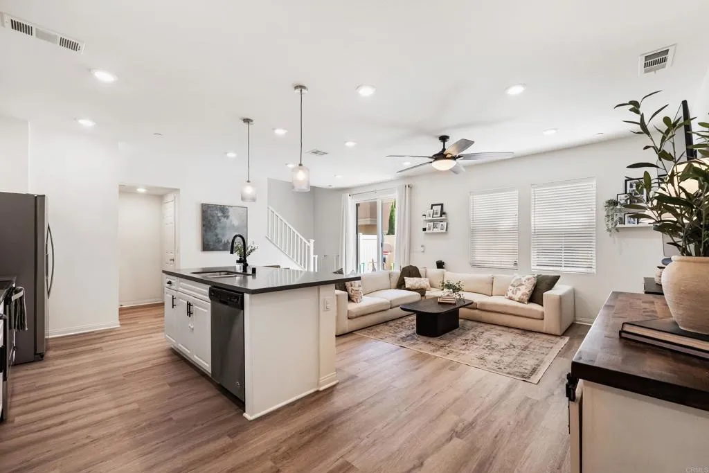 https://cdn.realtyfeed.com/cdn/127/306646040/714dd9a96ea44b4d7e99d0713eaa82be.webp