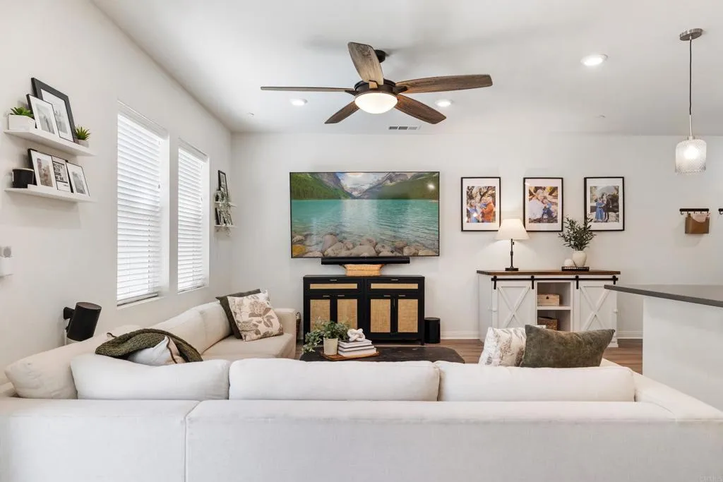 https://cdn.realtyfeed.com/cdn/127/306646040/8ddc2567f7522fb769ea086b74607ff0.webp