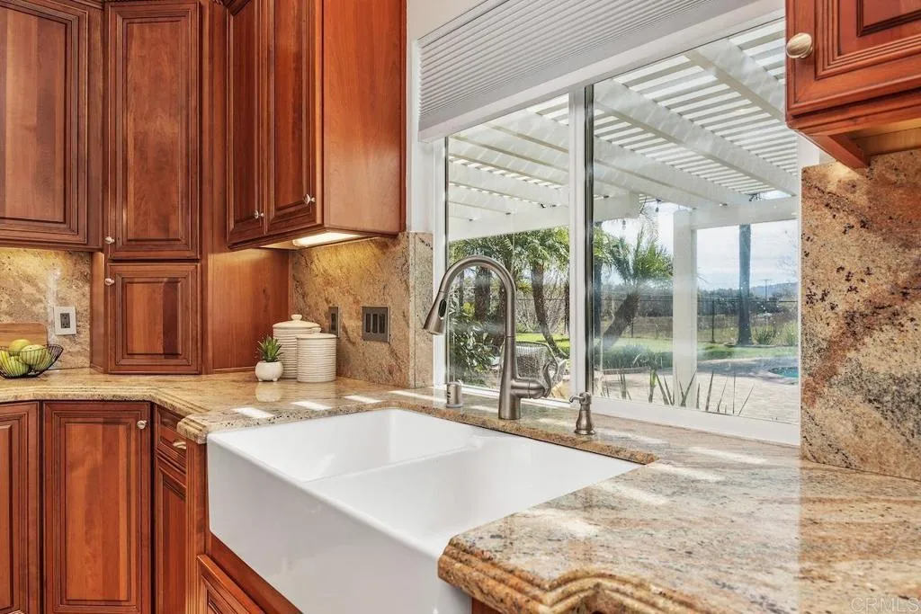 https://cdn.realtyfeed.com/cdn/127/306646273/6c5514b48f2ddac1483085a661a03804.webp