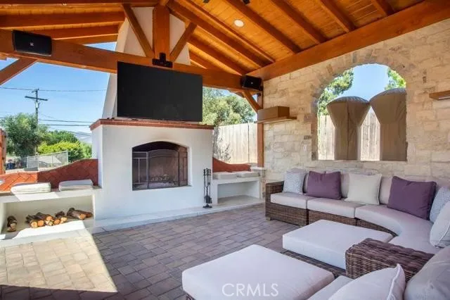 https://cdn.realtyfeed.com/cdn/127/306646324/79f1bfe29f55d0714fb21b693f22b4a8.webp