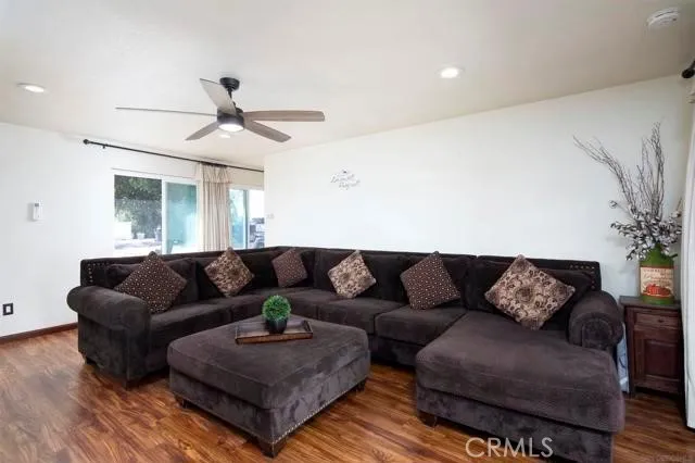 https://cdn.realtyfeed.com/cdn/127/306646324/a93c91cc9cd94fbbcee599cc1cf97023.webp