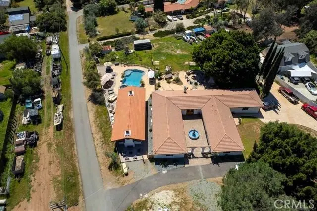 https://cdn.realtyfeed.com/cdn/127/306646324/de4f49b995976fd71ad83cc2e9d741dd.webp