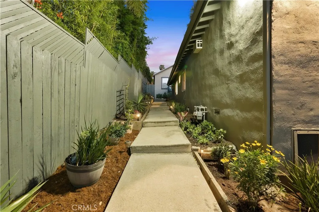 1406 Manzanita, Los Angeles, CA 90027 - Photo 4 of 70, Los Angeles, CA
