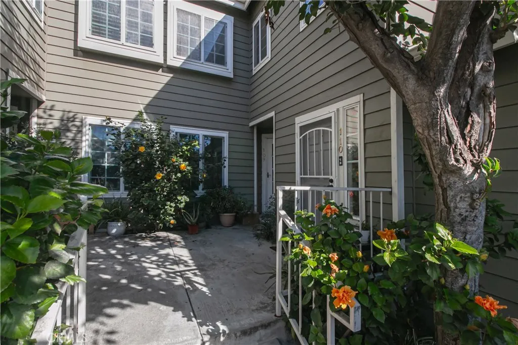 North Hollywood, CA 91606