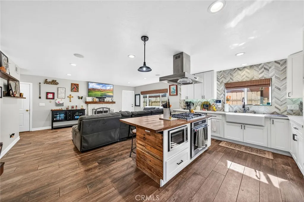 https://cdn.realtyfeed.com/cdn/127/306646426/4d08aaee9484fb9e7bbbc27dee358f60.webp