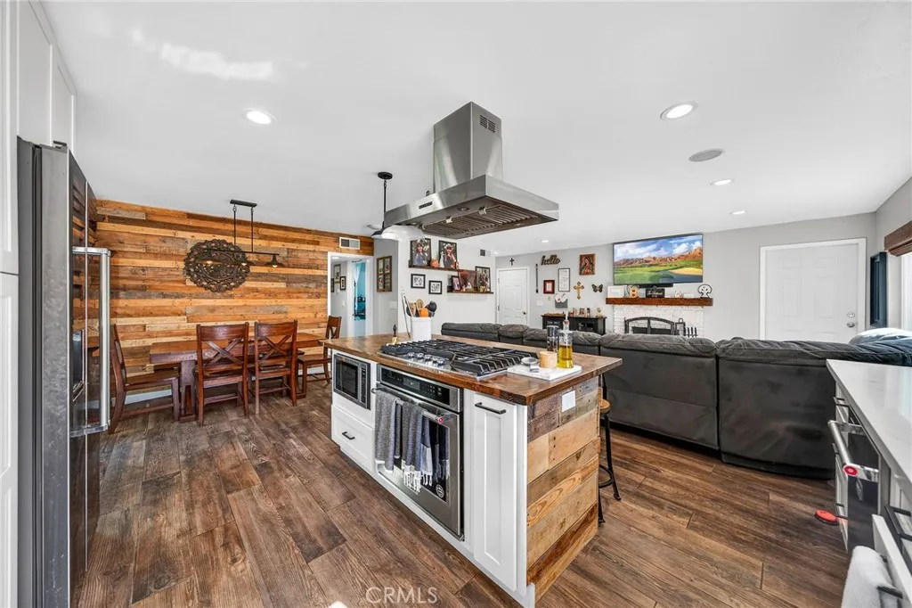 https://cdn.realtyfeed.com/cdn/127/306646426/5dd273e14b9049d81a34c1fc8441bd03.webp