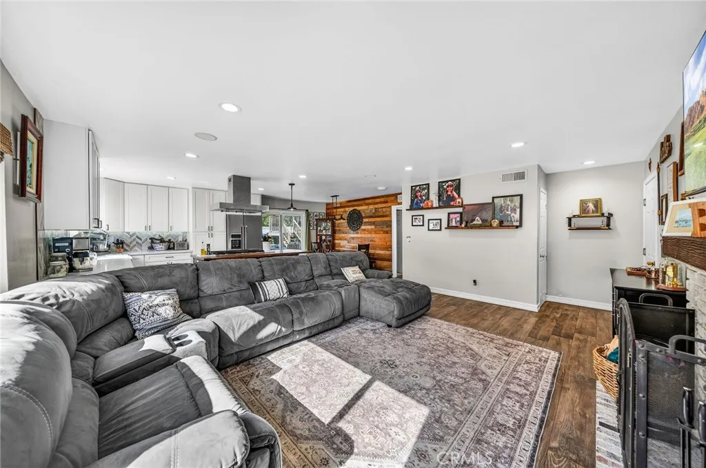 https://cdn.realtyfeed.com/cdn/127/306646426/6dba4b4aa68806daa2e085fdebf7f1ab.webp