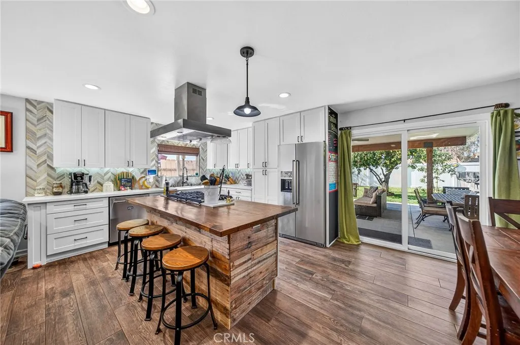 https://cdn.realtyfeed.com/cdn/127/306646426/82bd18db2f67602250208d6ef62fe5b4.webp