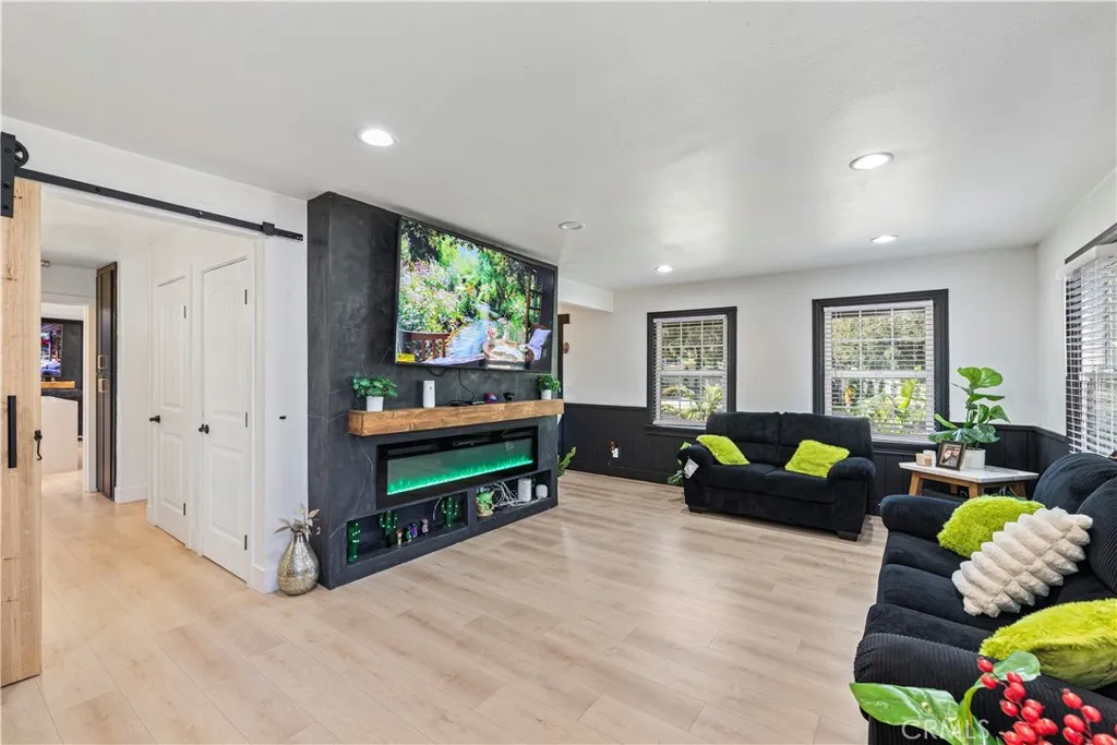 https://cdn.realtyfeed.com/cdn/127/306646429/48aa8cfcd1e2324f1096d62b9a14da64.webp