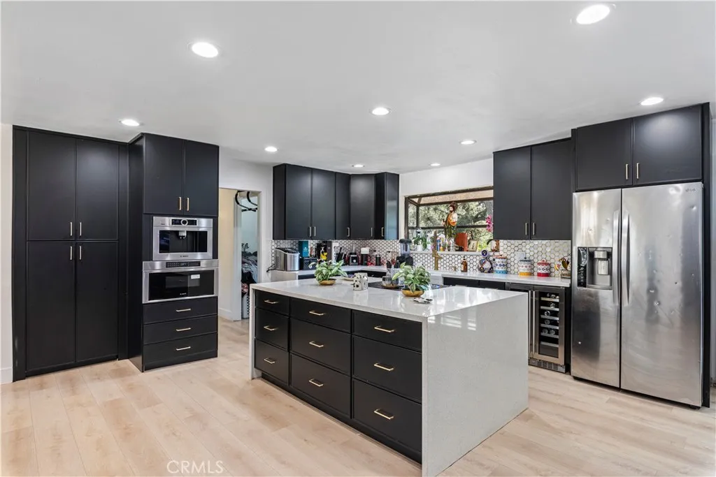 https://cdn.realtyfeed.com/cdn/127/306646429/9f2a97a07748a8d77bdac8a45b16b476.webp