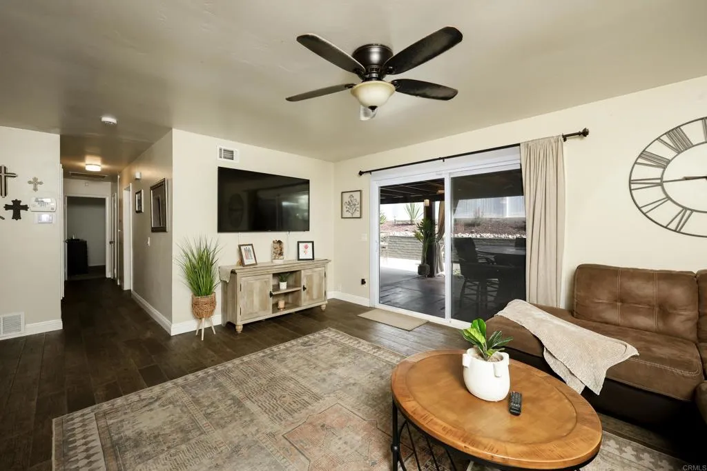 https://cdn.realtyfeed.com/cdn/127/306646517/050177d4ccde5732b4217745a7f57769.webp
