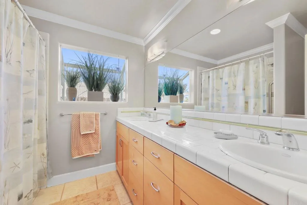 https://cdn.realtyfeed.com/cdn/127/306646584/2ef5284e223ee0a745f68d09f8051d6c.webp