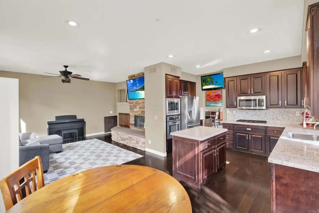 https://cdn.realtyfeed.com/cdn/127/306646611/585ab7ac4a31d72fda205dca3efe80b3.webp