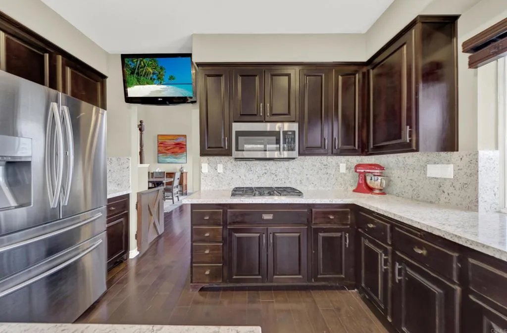 https://cdn.realtyfeed.com/cdn/127/306646611/8dd10d118247d69ff540416f914841b6.webp