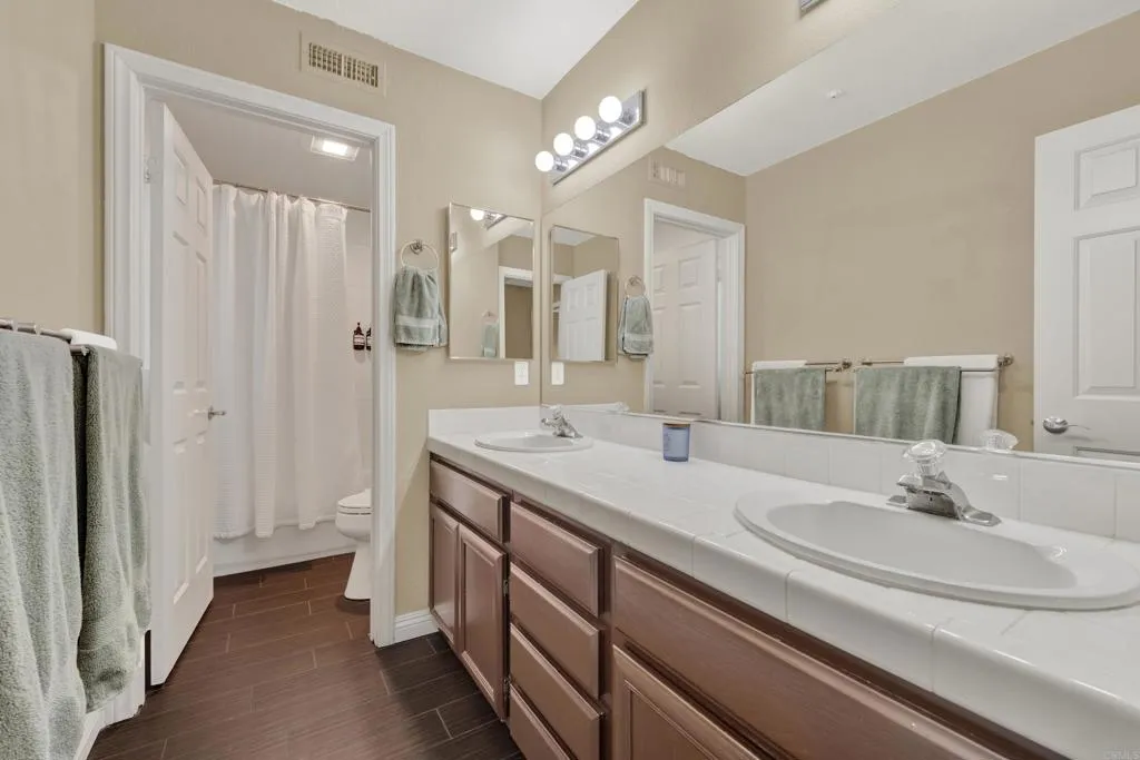 https://cdn.realtyfeed.com/cdn/127/306646611/a3438d2b2371be7c02555612c49bb646.webp