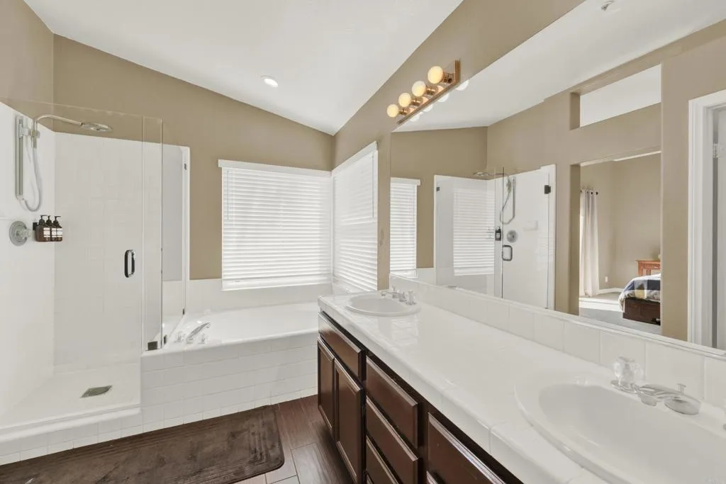 https://cdn.realtyfeed.com/cdn/127/306646611/acc8aa5725e204df008ef1d1219323ee.webp