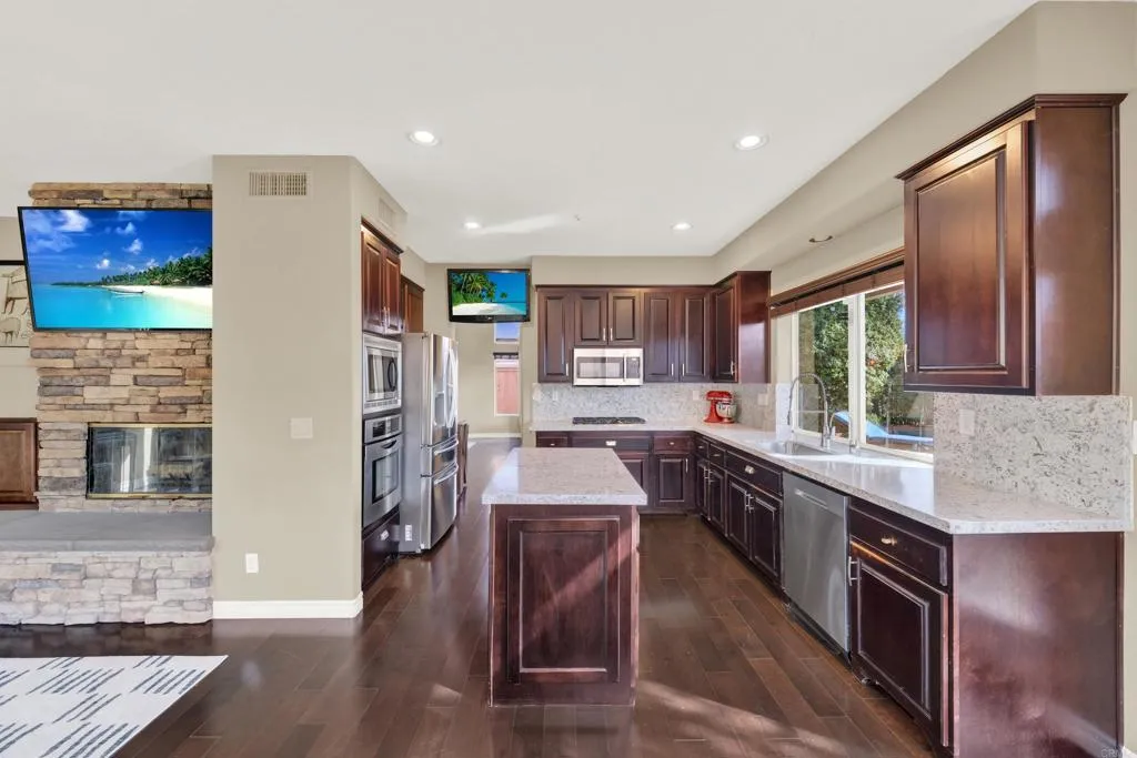https://cdn.realtyfeed.com/cdn/127/306646611/c24d3c0c37138534126ad211ff2a0d82.webp