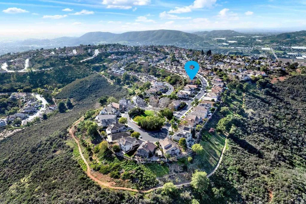 https://cdn.realtyfeed.com/cdn/127/306646611/d19406c1b23c86ab88e04086142ab65b.webp