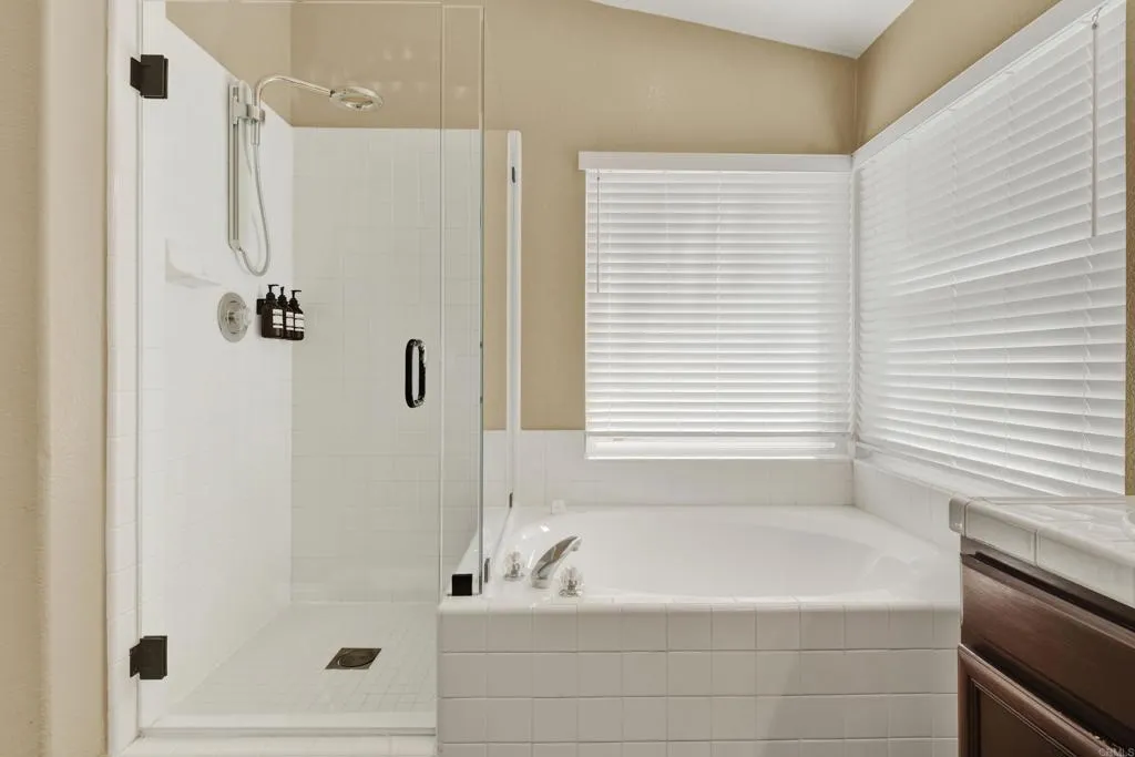https://cdn.realtyfeed.com/cdn/127/306646611/fd5b6dc17dea70a5897436bfeb625c41.webp