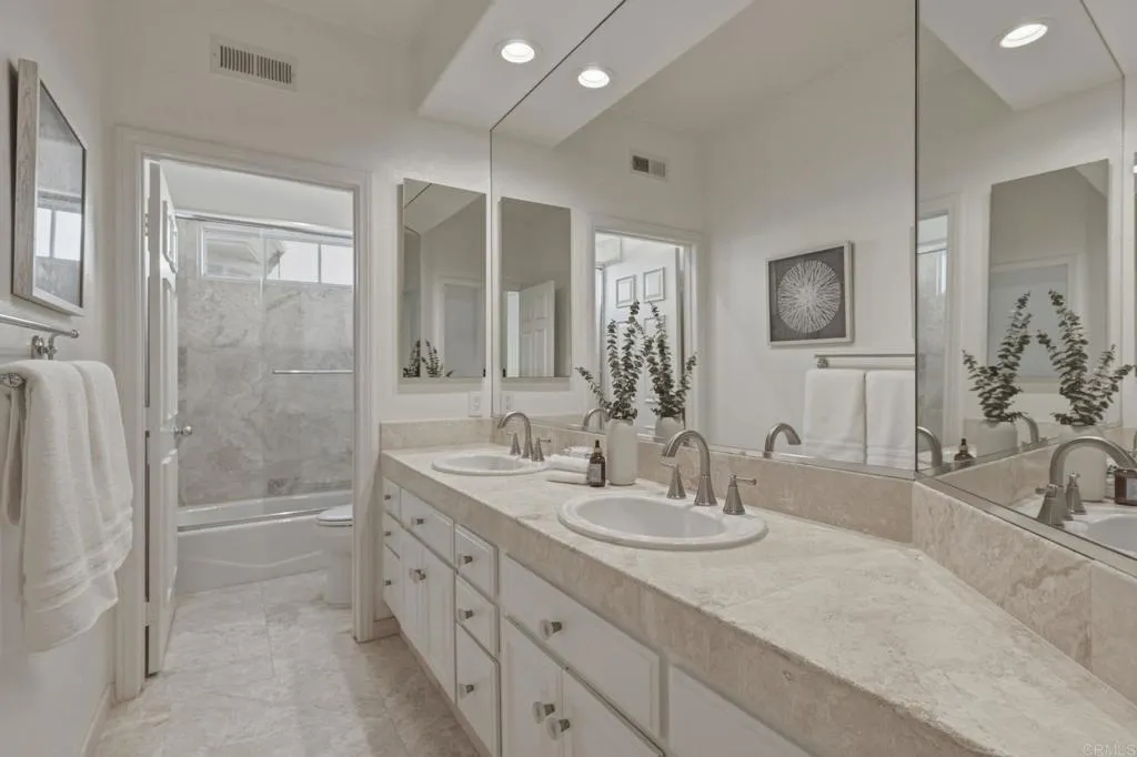 https://cdn.realtyfeed.com/cdn/127/306646704/3d279c0227f994a8ec86b1dd19c023fe.webp