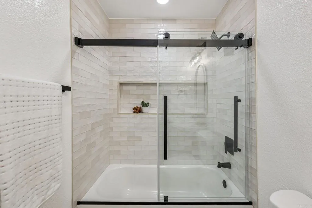 https://cdn.realtyfeed.com/cdn/127/306646710/89b284c63475da04facf3267242f6c79.webp