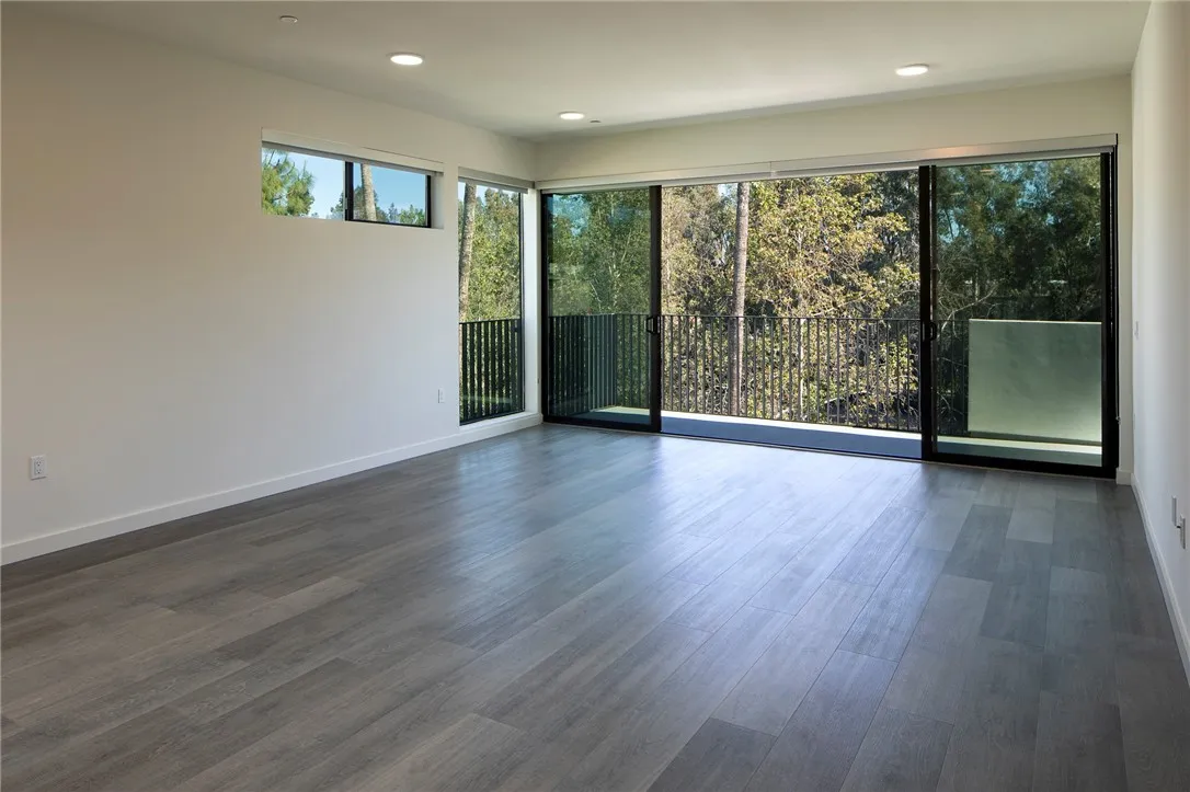 12012 Valleyheart Drive Unit 203, Studio City, CA 91604 - Photo 5 of 20, Studio City, CA
