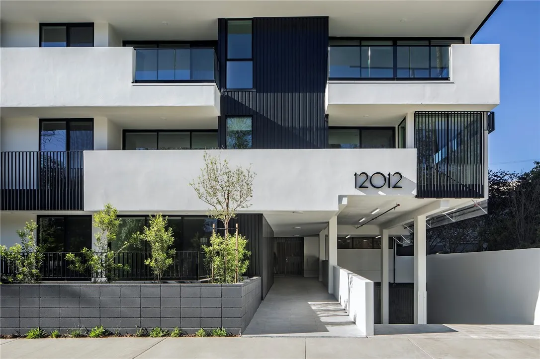 12012 Valleyheart Drive Unit 203, Studio City, CA 91604 - Photo 2 of 20, Studio City, CA